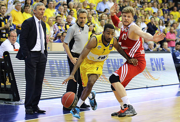 CBA]力争延续主场不败 新疆备战吉林.