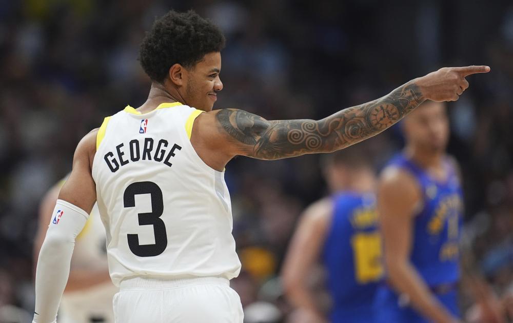 [NBA]里夫斯抢断反击一条龙 带领球队继续追分.