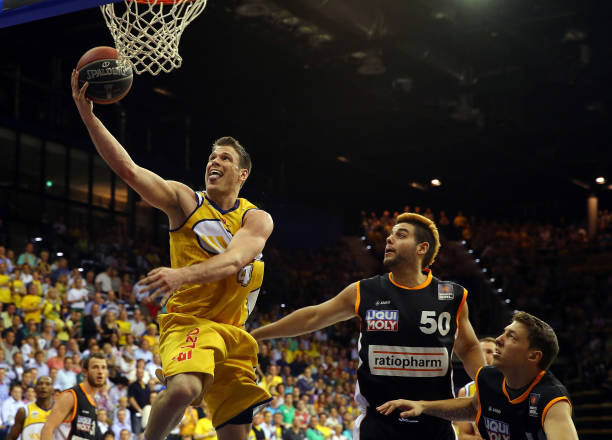 虽然阵容中 虽然阵容中